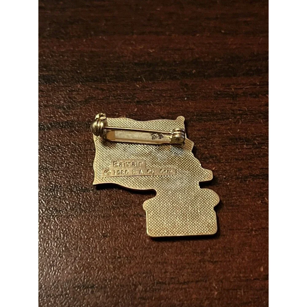 Vintage 1984 Los‎ Angeles Olympics Coca Cola Sam Eagle Bahrain Flag Lapel Pin